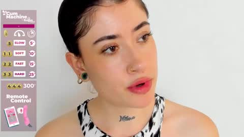 Snapshot of melody_suarez chatting on 12.11.24 MELODY online show from 12.11.24