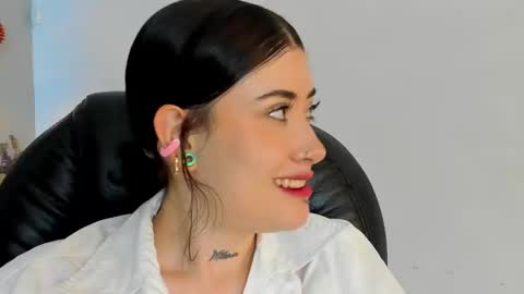 Snapshot of melody_suarez chatting on 12.12.24 MELODY online show from 12.12.24