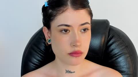 Snapshot of melody_suarez chatting on 12.20.24 MELODY online show from 12.20.24