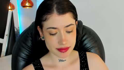 Snapshot of melody_suarez chatting on 12.20.24 MELODY online show from 12.20.24