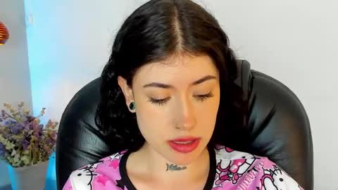 Snapshot of melody_suarez chatting on 12.27.24 MELODY online show from 12.27.24