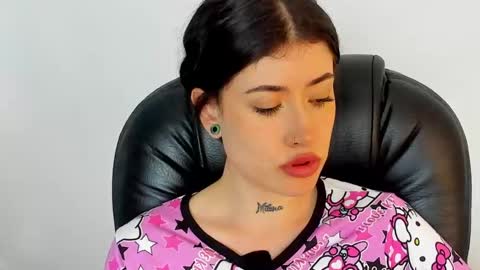 Snapshot of melody_suarez chatting on 12.28.24 MELODY online show from 12.28.24