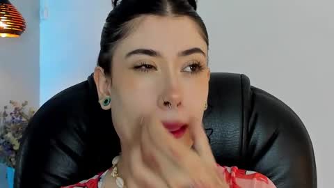 Snapshot of melody_suarez chatting on 12.28.24 MELODY online show from 12.28.24