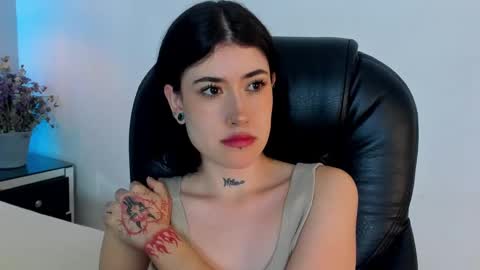 Snapshot of melody_suarez chatting on 12.30.24 MELODY online show from 12.30.24