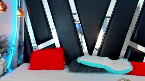 Snapshot of melody_suarez chatting on 12.31.24 MELODY online show from 12.31.24