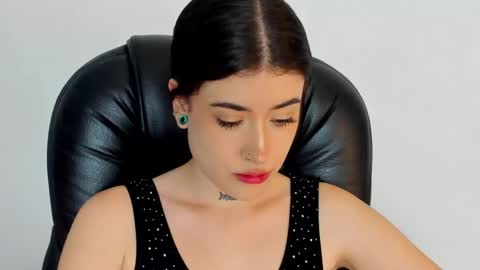 Snapshot of melody_suarez chatting on 01.03.25 MELODY online show from 01.03.25