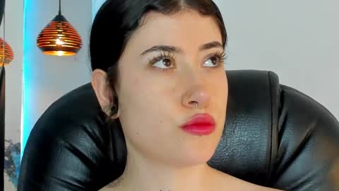 Snapshot of melody_suarez chatting on 01.09.25 MELODY online show from 01.09.25