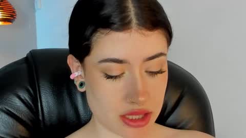 Snapshot of melody_suarez chatting on 01.11.25 MELODY online show from 01.11.25