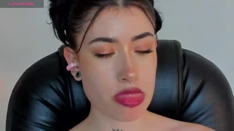 Snapshot of melody_suarez chatting on 01.15.25 MELODY online show from 01.15.25