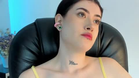 Snapshot of melody_suarez chatting on 01.23.25 MELODY online show from 01.23.25