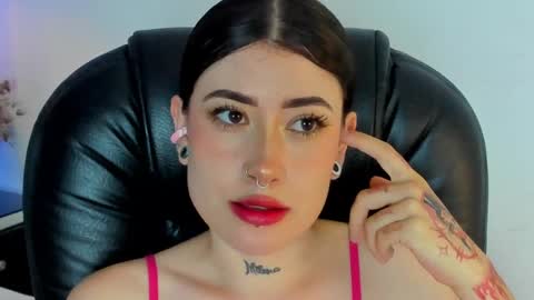 Snapshot of melody_suarez chatting on 02.01.25 MELODY online show from 02.01.25