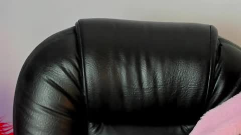 Snapshot of melody_suarez chatting on 02.04.25 MELODY online show from 02.04.25