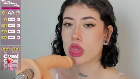 Snapshot of melody_suarez chatting on 02.05.25 MELODY online show from 02.05.25