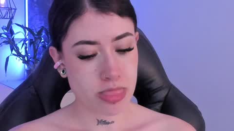 Snapshot of melody_suarez chatting on 02.08.25 MELODY online show from 02.08.25