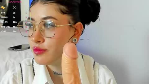 Snapshot of melody_suarez chatting on 03.08.25 MELODY online show from 03.08.25