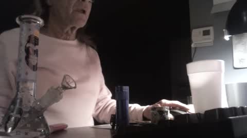 Snapshot of memberjames chatting on 10.12.25 I am usually high and horny...lol online show from 10.12.25