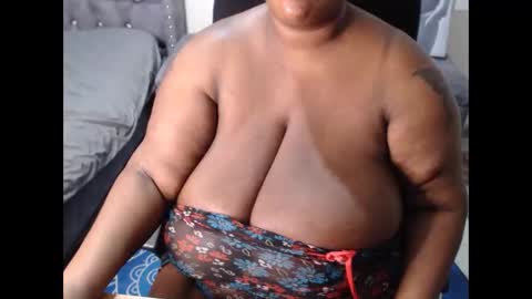 Snapshot of mency1980 chatting on 11.07.25 bigboobsass online show from 11.07.25