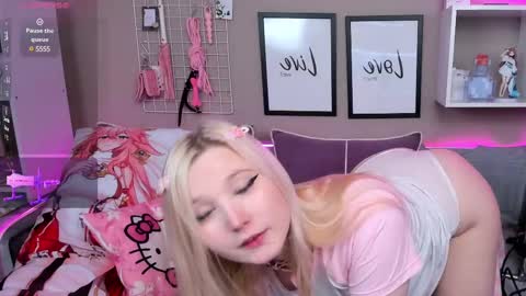 Snapshot of meowkakitty chatting on 02.18.25 MeowkaKitty online show from 02.18.25