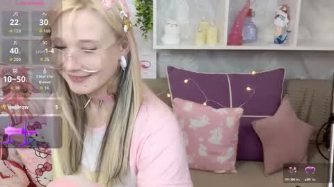 Snapshot of meowkakitty chatting on 09.24.25 MeowkaKitty online show from 09.24.25