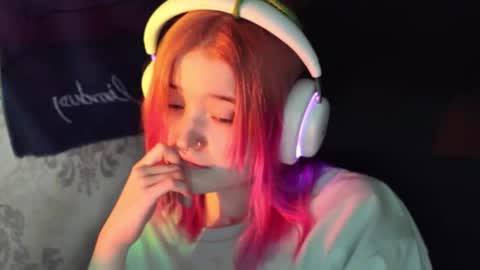 Snapshot of meowki4 chatting on 02.05.25 meowme online show from 02.05.25