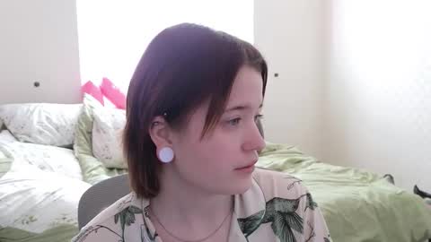 Snapshot of meowki4 chatting on 11.04.25 meowme online show from 11.04.25