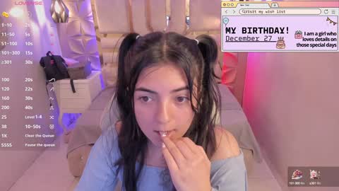 Snapshot of meraki_fraise chatting on 12.26.24 online show from 12.26.24