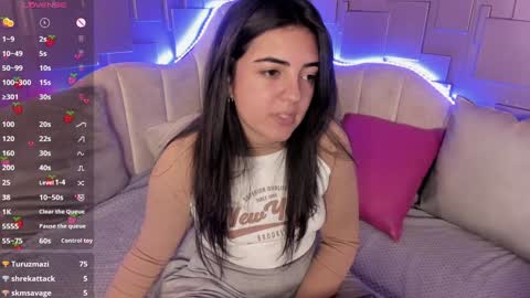 Snapshot of meraki_fraise chatting on 01.01.25 online show from 01.01.25