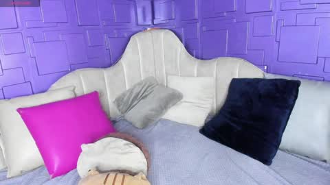 Snapshot of meraki_fraise chatting on 01.02.25 online show from 01.02.25