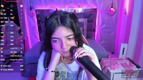Snapshot of meraki_fraise chatting on 01.15.25 online show from 01.15.25