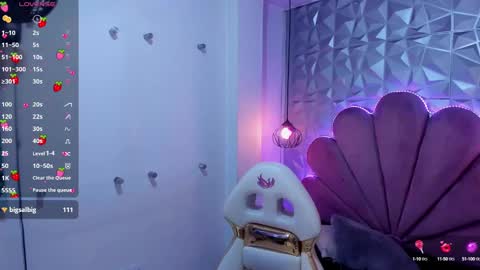 Snapshot of meraki_fraise chatting on 02.23.25 online show from 02.23.25