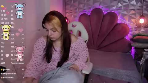 Snapshot of meraki_fraise chatting on 03.04.25 online show from 03.04.25