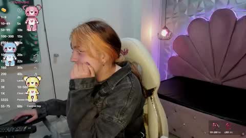 Snapshot of meraki_fraise chatting on 03.09.25 online show from 03.09.25