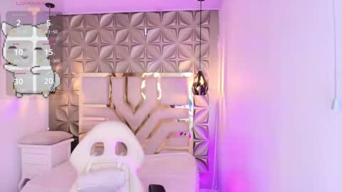 Snapshot of meraki_fraise chatting on 09.19.25 online show from 09.19.25