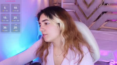 Snapshot of meraki_fraise chatting on 10.02.25 online show from 10.02.25