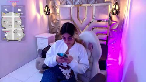 Snapshot of meraki_fraise chatting on 10.04.25 online show from 10.04.25