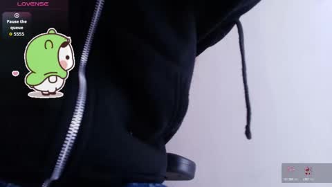 Snapshot of meraki_fraise chatting on 10.05.25 online show from 10.05.25