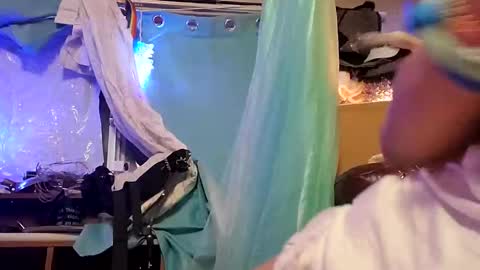 Snapshot of merelyalover chatting on 01.21.25 gurlnips online show from 01.21.25