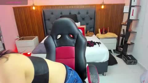 Snapshot of meylagia chatting on 12.02.25 meylagia online show from 12.02.25