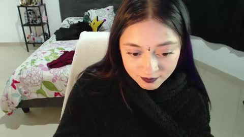 Snapshot of mia_adams_red chatting on 12.05.24 mia online show from 12.05.24