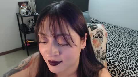 Snapshot of mia_adams_red chatting on 01.10.25 mia online show from 01.10.25