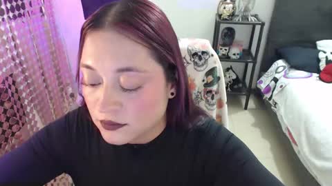 Snapshot of mia_adams_red chatting on 09.10.25 mia online show from 09.10.25
