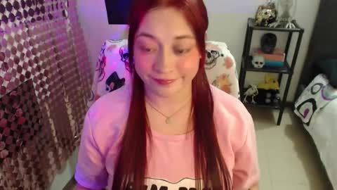 Snapshot of mia_adams_red chatting on 10.07.25 mia online show from 10.07.25