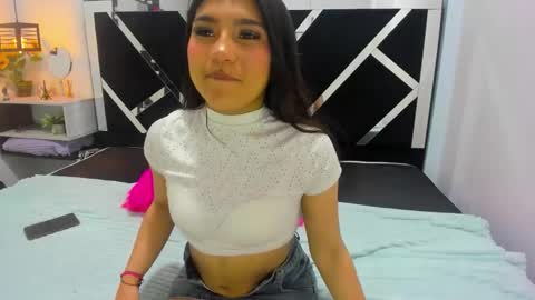 Snapshot of mia_casttellanos chatting on 11.03.25 Mia online show from 11.03.25