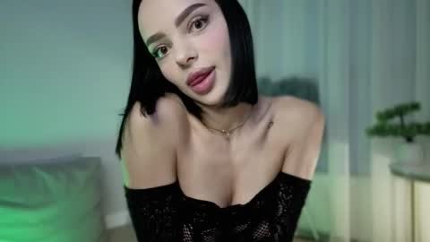 Snapshot of mia_cupcake chatting on 09.24.25 Mia Cupcake online show from 09.24.25