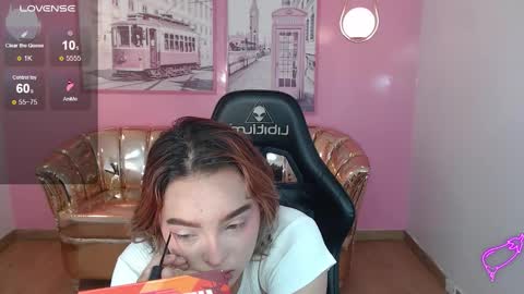 Mia online show from 11.18.25