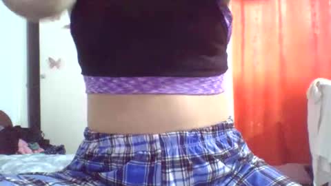 Snapshot of mia_k02 chatting on 11.04.25 Mia online show from 11.04.25