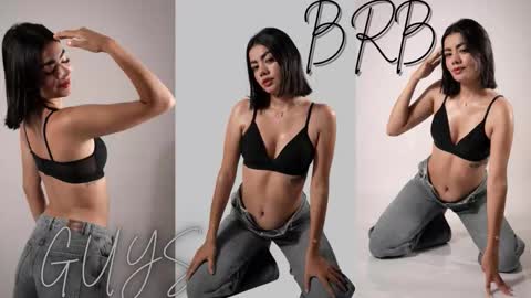 Mia online show from 10.31.25