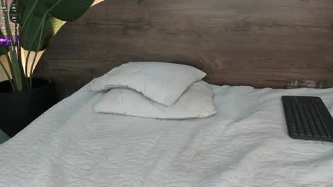 Snapshot of mia_lacy chatting on 01.29.25 mia_lacy online show from 01.29.25