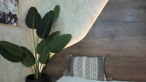 Snapshot of mia_lacy chatting on 02.02.25 mia_lacy online show from 02.02.25