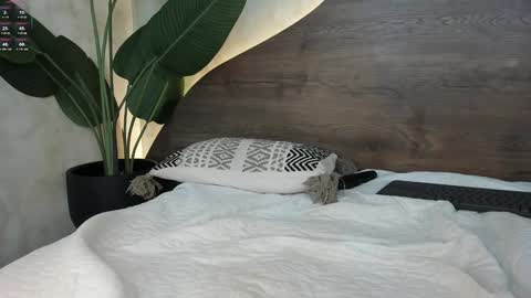 Snapshot of mia_lacy chatting on 02.04.25 mia_lacy online show from 02.04.25